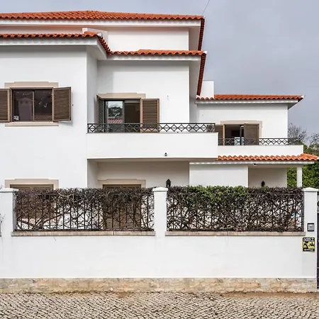 In Spacious - Shared Pool Apartment *