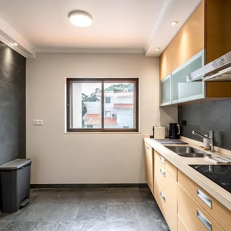 Apartment In Spacious - Shared Pool