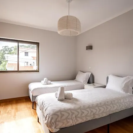 In Spacious - Shared Pool Oeiras