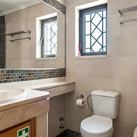 Apartment In Spacious - Shared Pool *