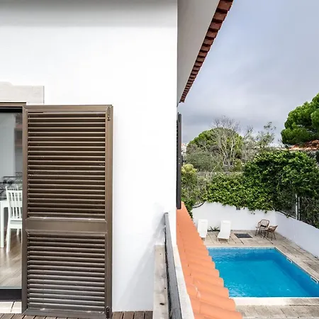 In Spacious - Shared Pool Apartment *
