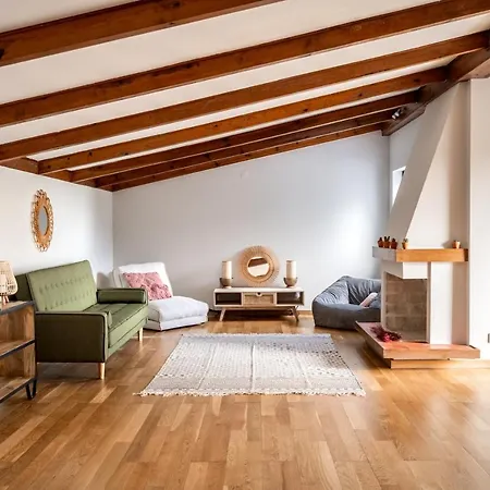 In Spacious - Shared Pool Apartment Oeiras