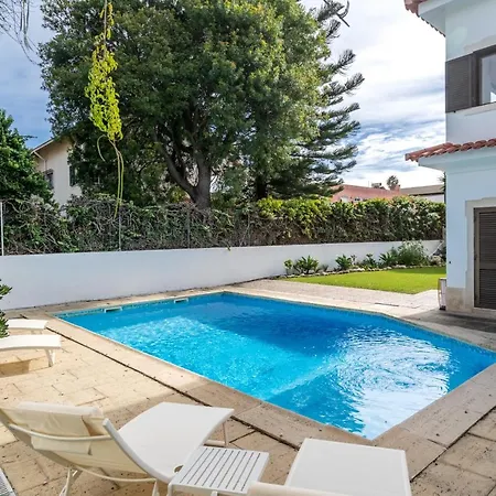 In Spacious - Shared Pool * Oeiras