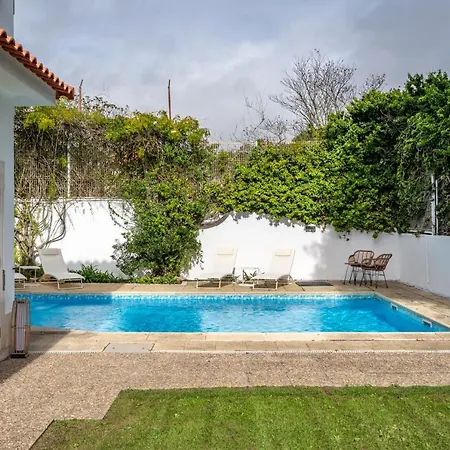 In Spacious - Shared Pool Apartment