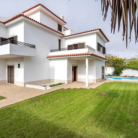 In Spacious - Shared Pool Apartment *