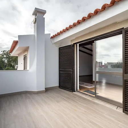 Apartment In Spacious - Shared Pool