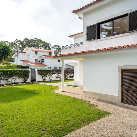 In Spacious - Shared Pool * Oeiras