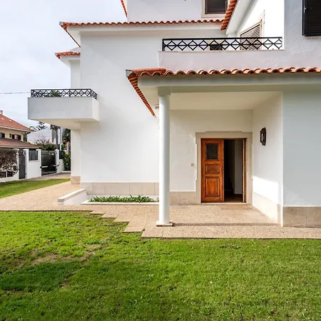 Apartment In Spacious - Shared Pool Oeiras
