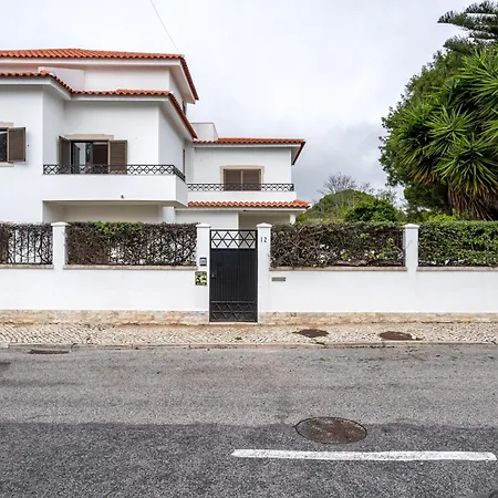 In Spacious - Shared Pool Apartment